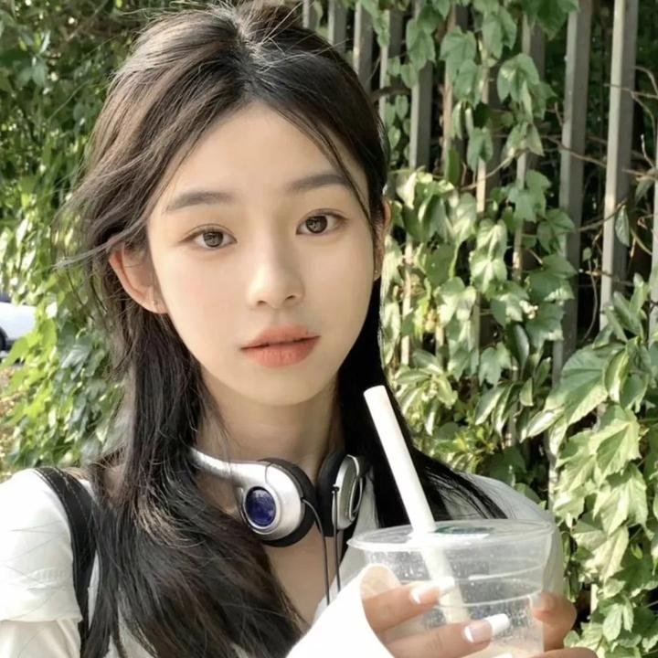 开画少女漫海报