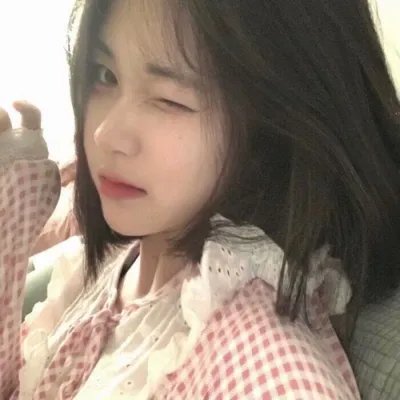 高达自画像海报